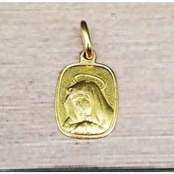 Vintage Jewelry - Dainty 18k Fine Yellow Gold Madonna Virgin Mary Religious Medal Pendant